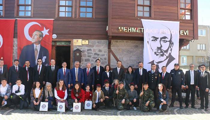 Mehmet Akif Ersoy, Bayramiç'teki evinde anıldı (VİDEO)