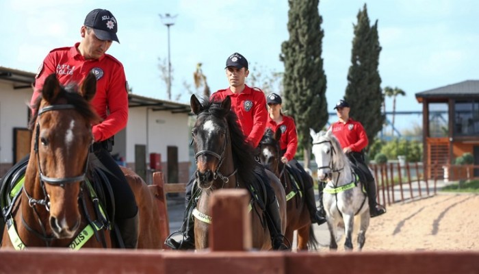 Atlı Polisler Toplumun Huzur ve Güvenliği İçin Her An Göreve Hazır