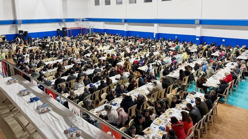 Lapseki Belediyesi, Ramazan’ın İlk İftarını Dalyan Mahallesi’nde Verdi