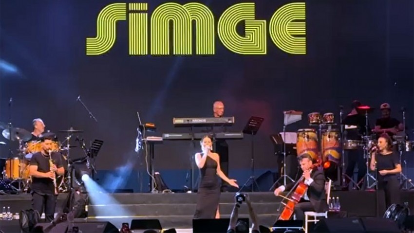 Evreşe Müzik Festivalinde Simge Sağın coşkusu (VİDEO)