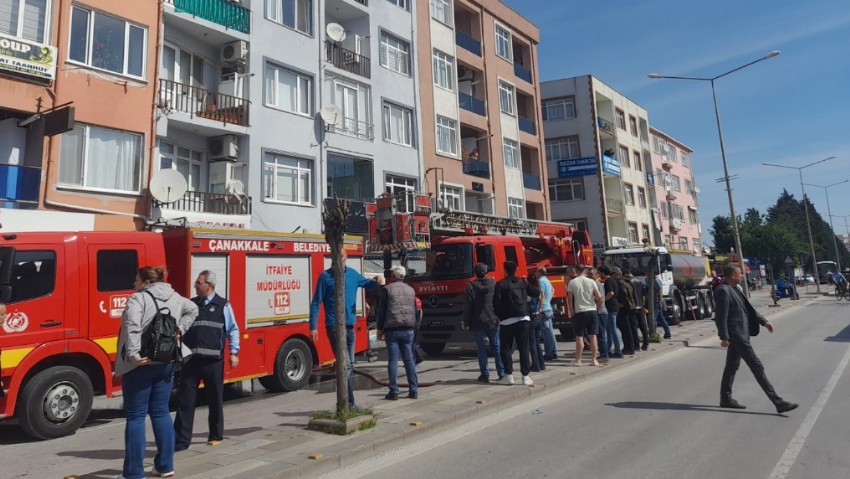 4 Katlı Apartmanda Çıkan  Yangın Yürekleri Ağıza Getirdi  