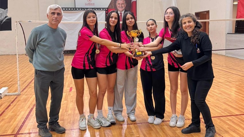 Çanakkale’de Okul Sporları Badminton İl Birinciliği Müsabakaları Tamamlandı