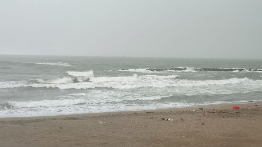 Olumsuz hava şartlarından dolayı o ilin 3 ilçesinde denize girmek yasaklandı