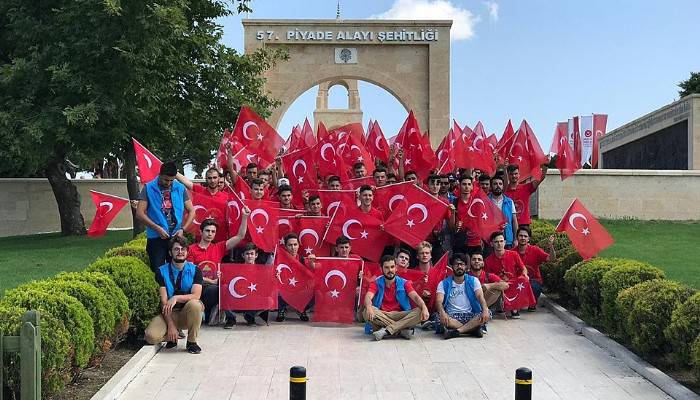 Torunlar Çanakkale’de dedelerini birlikte andı