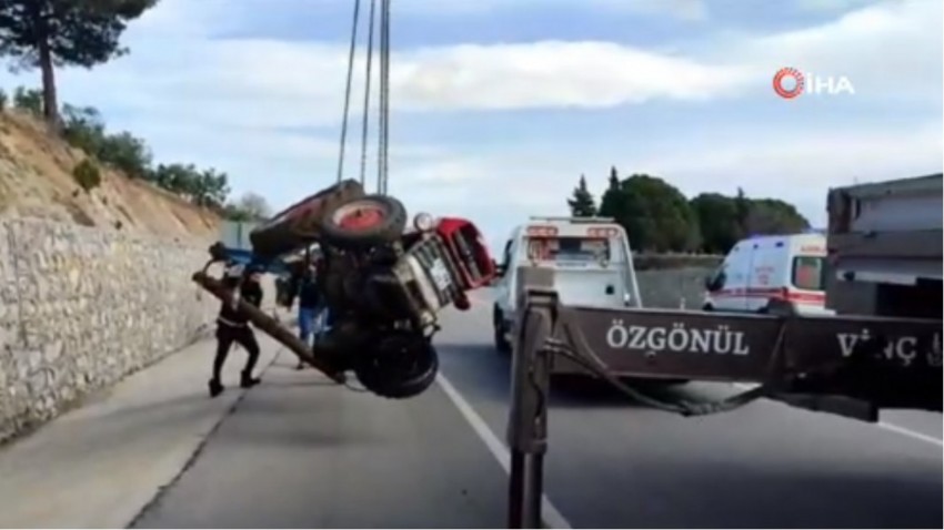 Çanakkale’de tarlasını sürerken traktör devrildi, ölümden döndü!