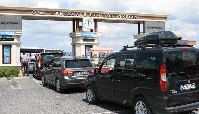 Çanakkale'de tatilin son günü dönüş yoğunluğu sürüyor