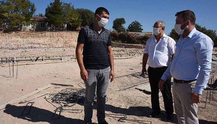 Mahalle oldu, halı saha çalışmaları başladı