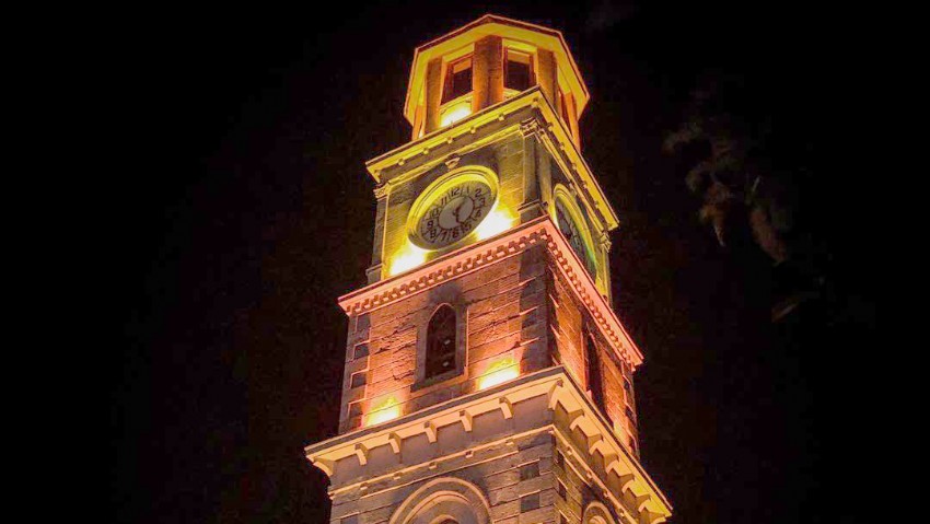 Çanakkale Saat Kulesi, Lösemili Çocuklar Haftası'nda Turuncu Işıklarla Parlıyor