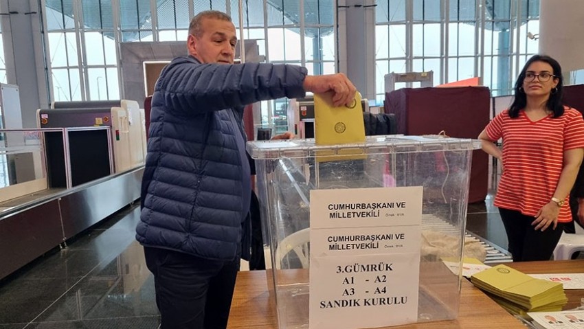  İstanbul Havalimanı’nda oy verme işlemi başladı