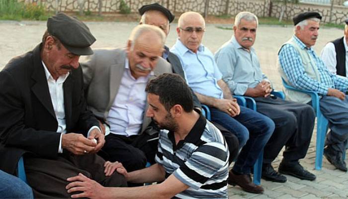  Kazada kızı zarar görmesin diye kendini siper etmiş