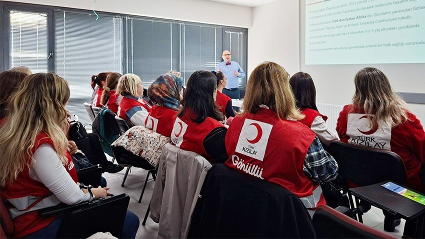Kızılay Gönüllülerine Sıtma ve Batı Nil Virüsü Eğitimi