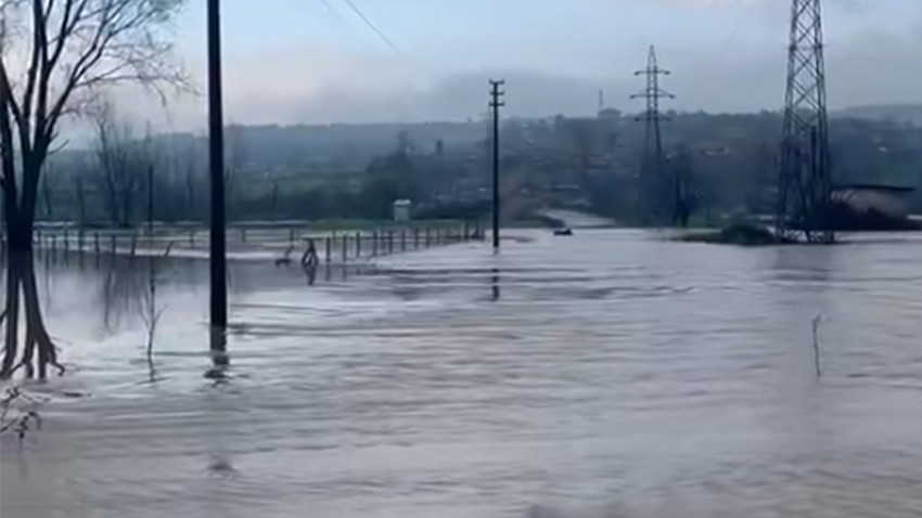 Çan’da Kuvvetli Yağış Dereyi Taşırdı: Ulaşım Durdu