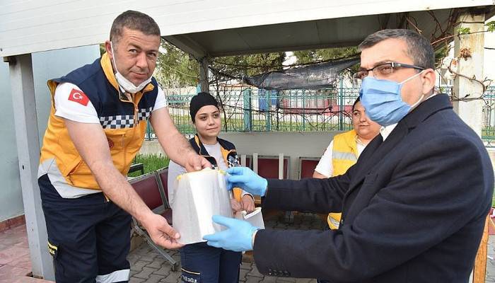 Çan Belediyesi 3 boyutlu maske üreterek sağlık çalışanlarına hediye etti