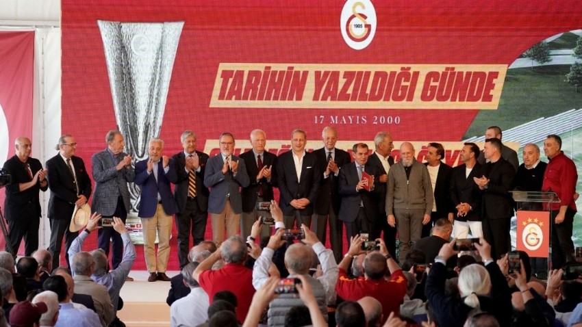 Galatasaray camiası, UEFA Kupası'nın yıl dönümünde Kemerburgaz Metin Oktay Tesisleri’nde buluştu