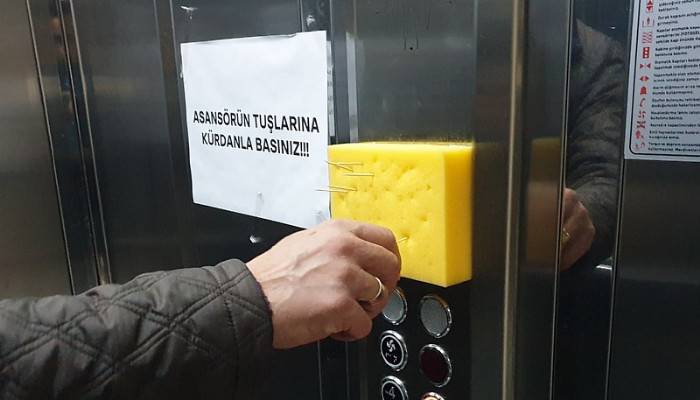 Çan Belediyesi'nde asansörlerin tuşlarına kürdanla basılıyor