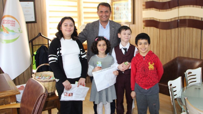 Gökçeada Belediye Başkan Vekili Ercan İpek, Öğrencilerin Tatil Heyecanına Ortak Oldu