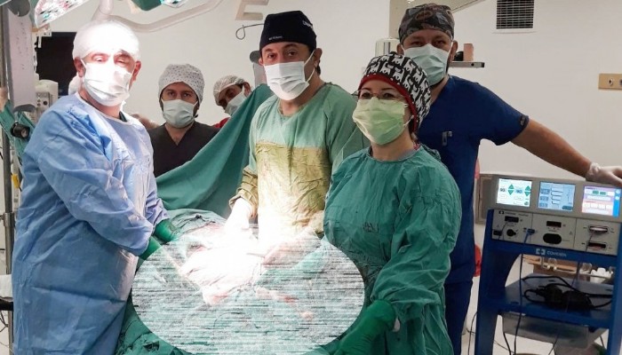 3 kg ağırlığında böbrek tümörü çıkarıldı