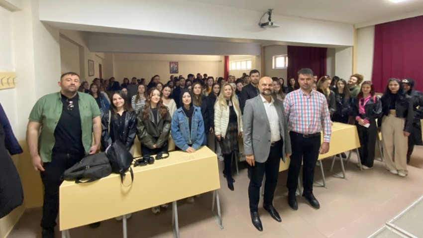 Çanakkale Belediyesi Park Ve Bahçeler Müdürü, ÇOMÜ Bahar Seminerlerinde Konuşmacı Olarak Öğrencilere Bilgi Verdi