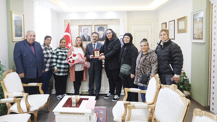 Çanakkale Roman Kadınlar Sosyal Etkinlikler ve Yardımlaşma Derneği’den Vali Aktaş’a ziyaret