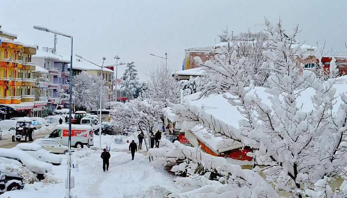 Yenice’de kar 1 metreye ulaştı