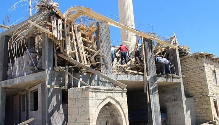 Mersin'de cami inşaatı çöktü: 1 ölü, 1 yaralı