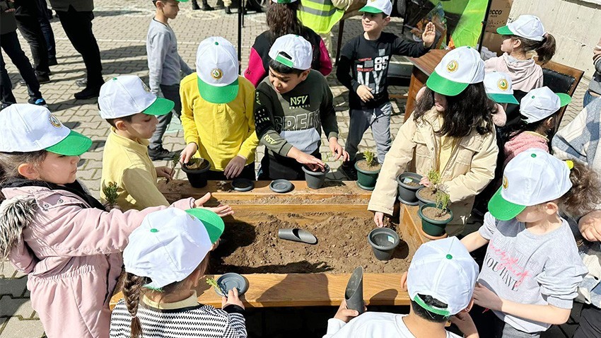 Yeşil Vatan Tırı'na öğrenciler ilgi gösterdi