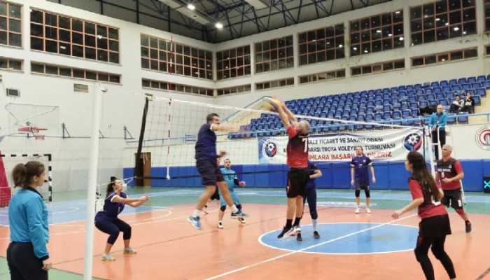 Voleybol maçı nefes kesti