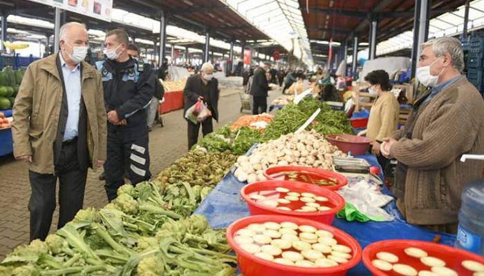 Başkan Gökhan Cuma Pazarında Esnafı Ziyaret Etti