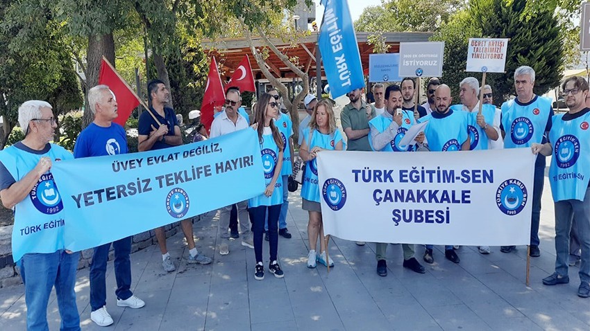 Memurlar İş Bıraktı: “Masa Başı Rakam Değil, Alın Teri’nin Karşılığını İstiyoruz”