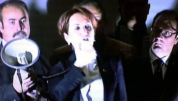 Meral Akşener'in Konferansında 'Elektrik' Krizi