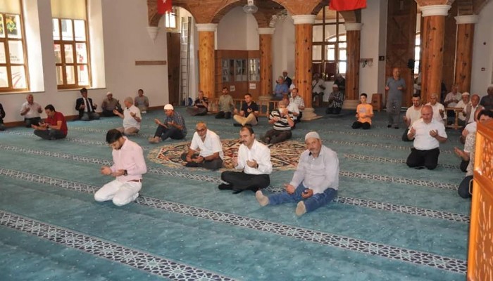BİGA KAYMAKAMLIĞI 30 AĞUSTOS DOLAYISIYLA ŞEHİTLER İÇİN MEVLİD-İ ŞERİF OKUTTU