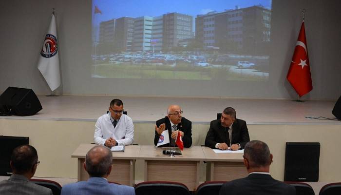 Rektör Hastane Yöneticileri ile Bir Araya Geldi