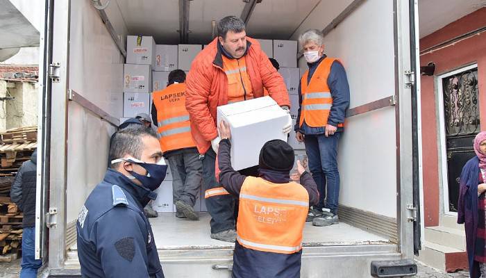 Lapseki’de 2 bin aileye yardım kolisi dağıtıldı