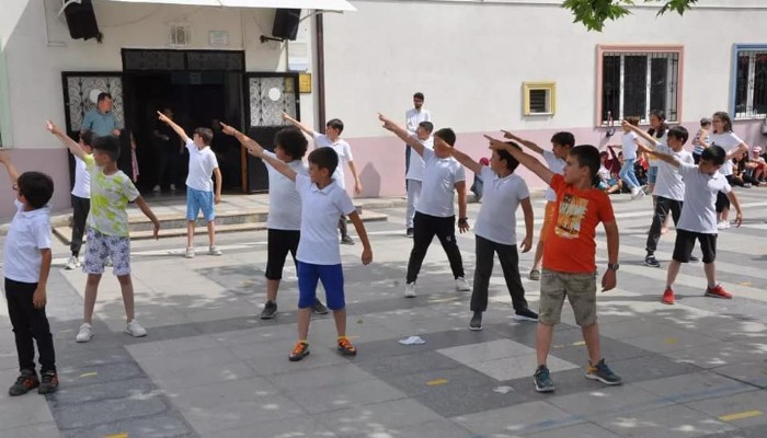 KAYMAKAM ERDİNÇ DOLU KERMESE KATILDI