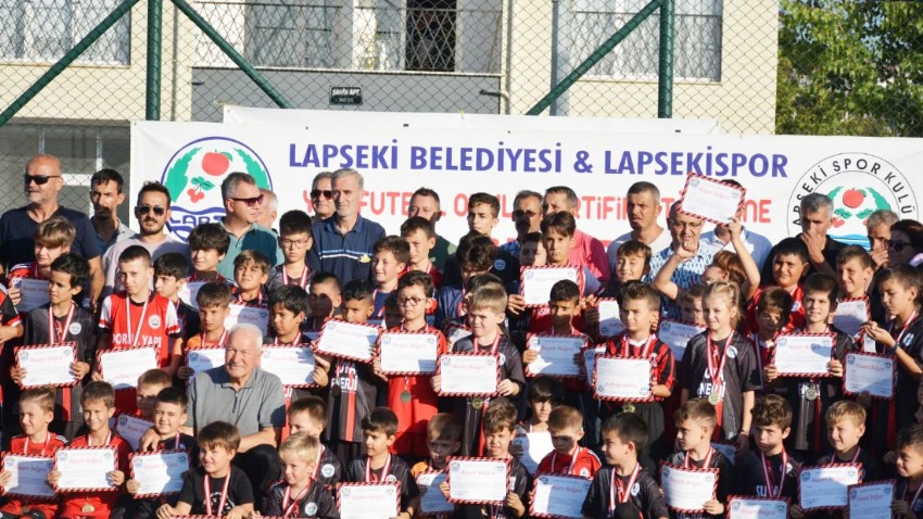 Futbol Yaz Spor Okulu Törenle Kapandı