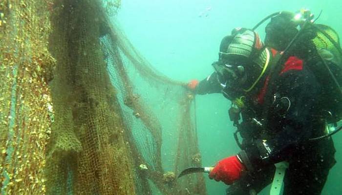 ÇANAKKALE'DE DENİZLER HAYALET AĞLARDAN TEMİZLENDİ