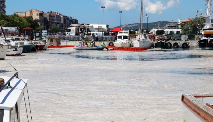 ÇANAKKALE'DE MÜSİLAJIN DENİZ ALTINDAKİ GÖRÜNTÜSÜ TEDİRGİN ETTİ
