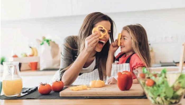 ÇOCUĞUNUZU SEVİYORSANIZ, GEREĞİNDEN FAZLA BESLEMEYİN