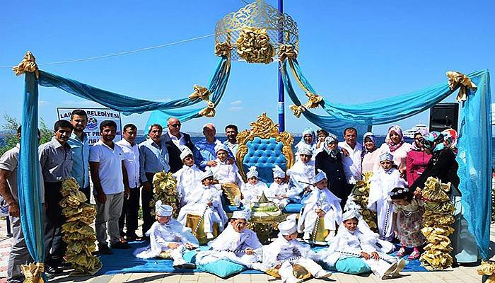 Lapseki'de sünnet şöleni