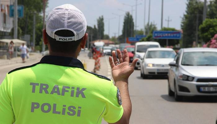 Bayram tatili sonrası Kuzey Ege’de trafik yoğunluğu arttı 