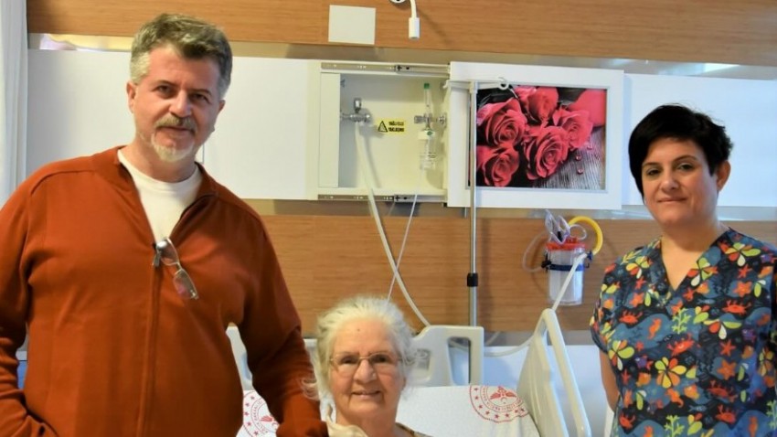 Hayati Önem Taşıyan Aort Anevrizması Ameliyatı Başarıyla Gerçekleşti