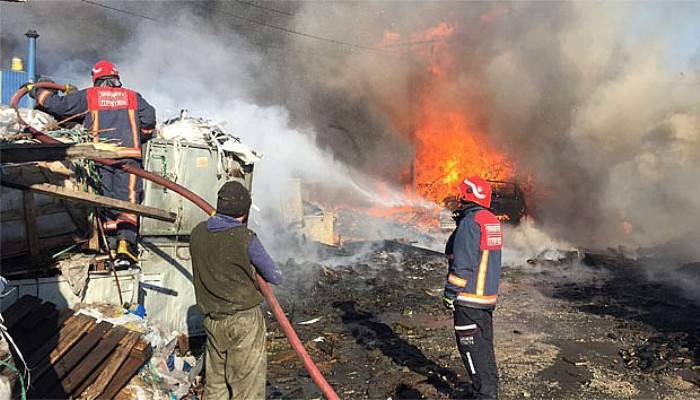 Palet fabrikasında büyük yangın