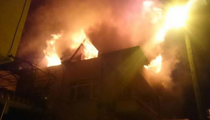 Gece yarısı çıkan yangın korkuttu