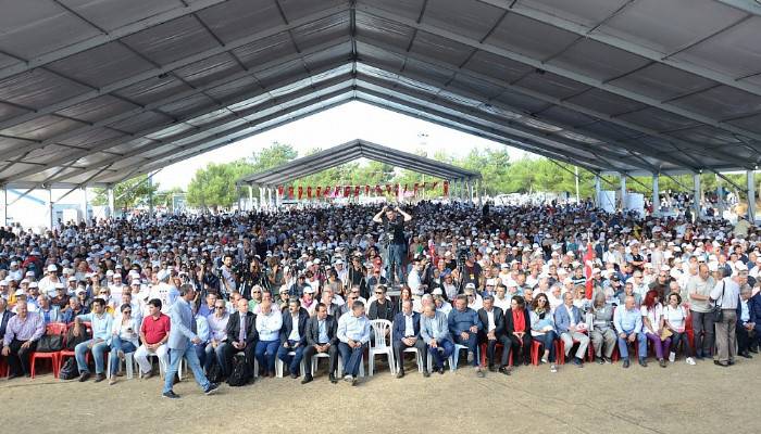 CHP Şehitliklerde Toplandı,