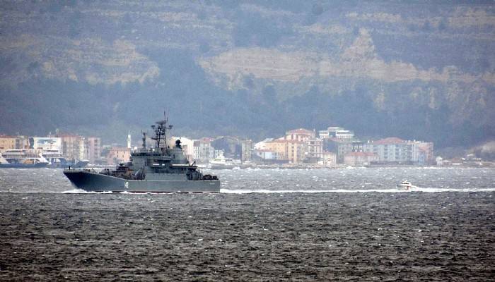 Rus savaş gemisi 'Novocherkassk', Çanakkale Boğazı'ndan geçti