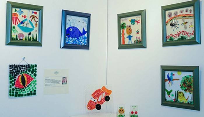 Çocukların Bozcaada’da yaptığı cam eserler sergilendi