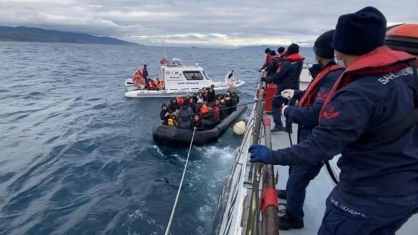 Ayvacık açıklarında 66 kaçak göçmen yakalandı
