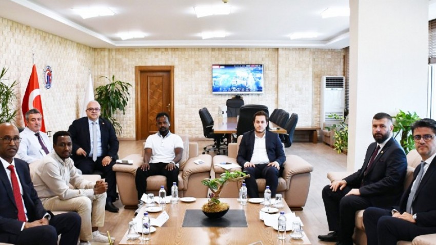 Somali’nin Ankara Büyükelçisi Fathudin Ali Mohamed’in ÇOMÜ Ziyareti