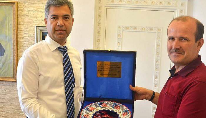 Erkal’a, Eğitim Bir Sen’den Teşekkür Plaketi