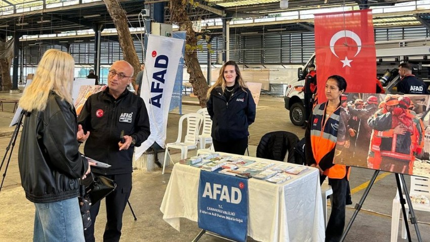 AFAD Çanakkale'den Salı Pazarında Afet Farkındalık Standı